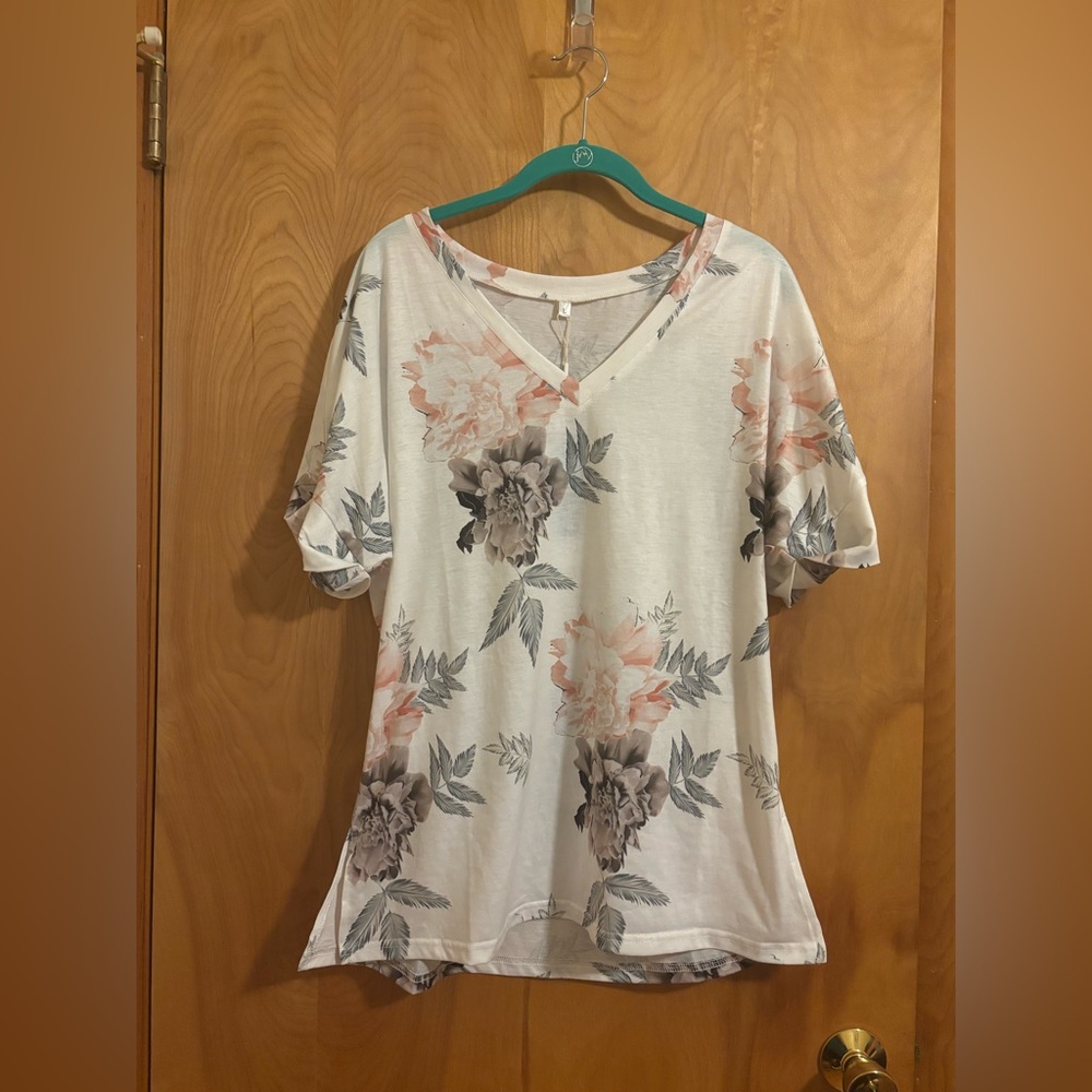 Sampeel Floral Short Sleeve Women's Top Size Large NWT